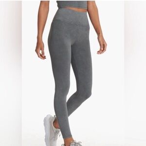 Vuori Washed Studio Legging in Washed Charcoal